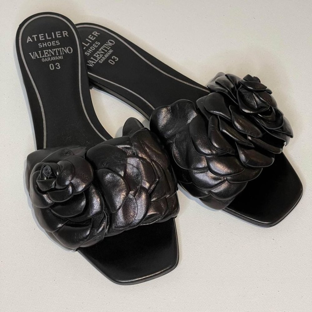 VALENTINO GARAVANI Black 03 Rose Edition Atelier Petal Flat Sandals